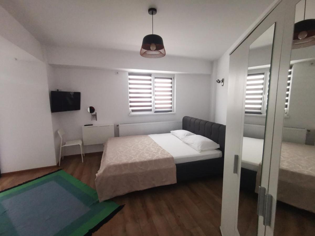 Michael Apartment Galati  Bagian luar foto