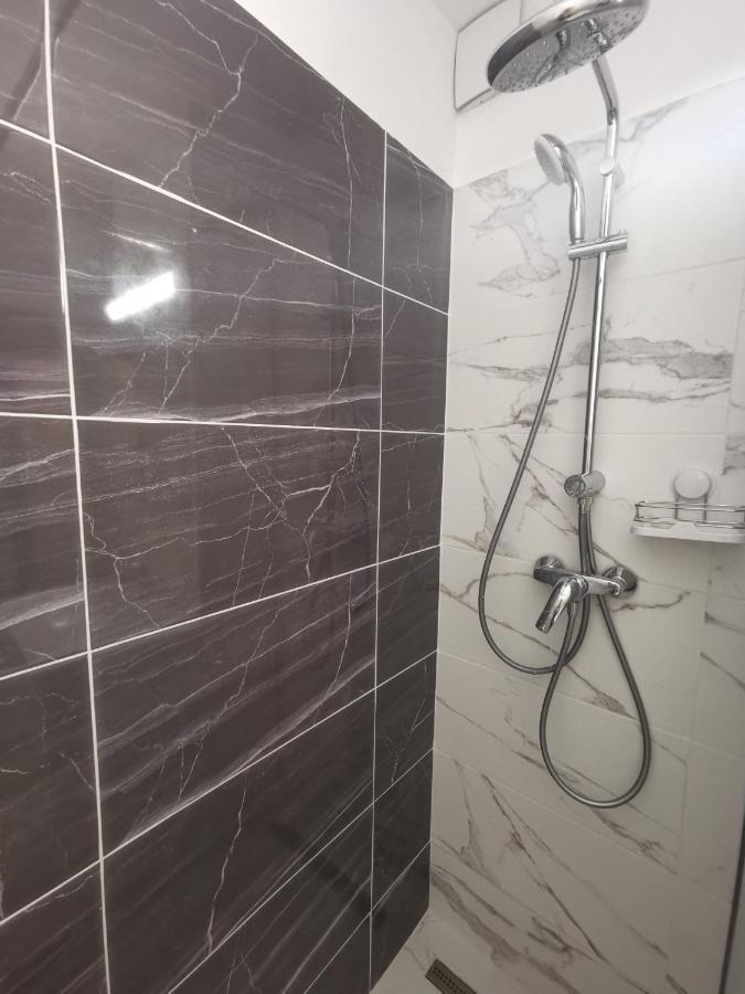 Michael Apartment Galati  Bagian luar foto